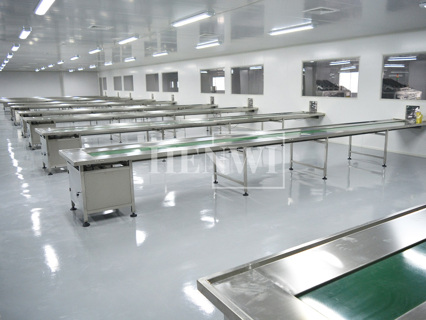 Henwi HWAM-POM 5 Meters Belt Conveyor Operation Table SUS Operating Desk Conveying Equipment