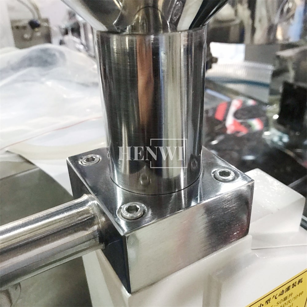 Henwi HWFM-S-A02 One Nozzle Pneumatic Model Liquid Bottling Filling Packing Machine 1 Head Bottle Filler