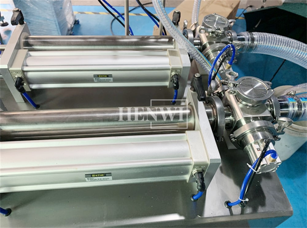 Henwi HWFM-S-HF2 Two Nozzles Semi-Auto Liquid Bottling Filling Packing Machine 2 Head Bottle Horizontal Filler