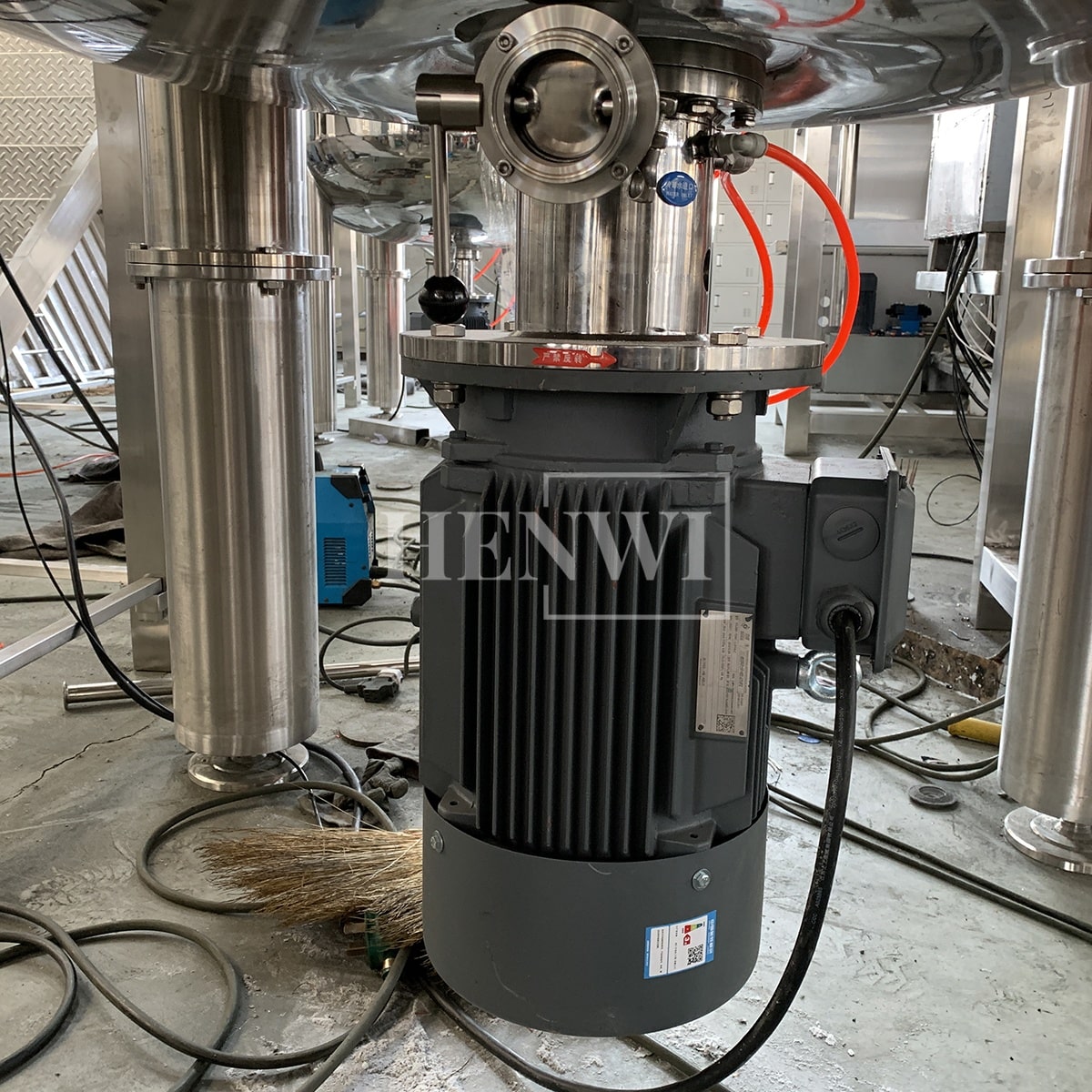 Henwi HWHM-F-5000L Fixed Platform Model Half-Opened Foldable Cover Homogenizing Heating Mixer Tank Machine