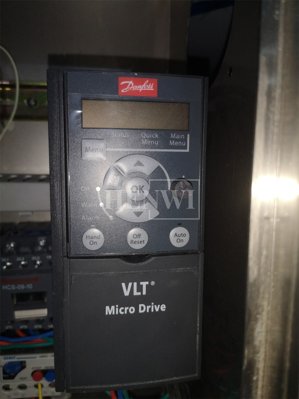 Tanque mezclador de calentamiento y homogeneización de emulsión al vacío con tapa de elevación hidráulica Henwi HWVM-LT-500L