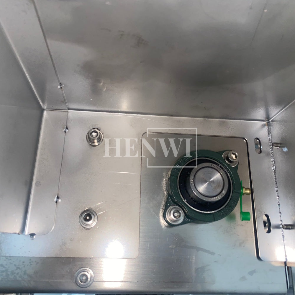 Henwi HWAM-3 Meters POM Belt Conveyor Collecting Table POM Chain Board Belt With SUS Operating Platform Conveying Equipment