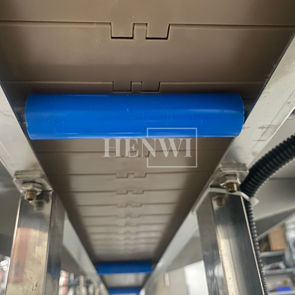 Henwi HWAM-3 Meters POM Belt Conveyor Collecting Table POM Chain Board Belt With SUS Operating Platform Conveying Equipment