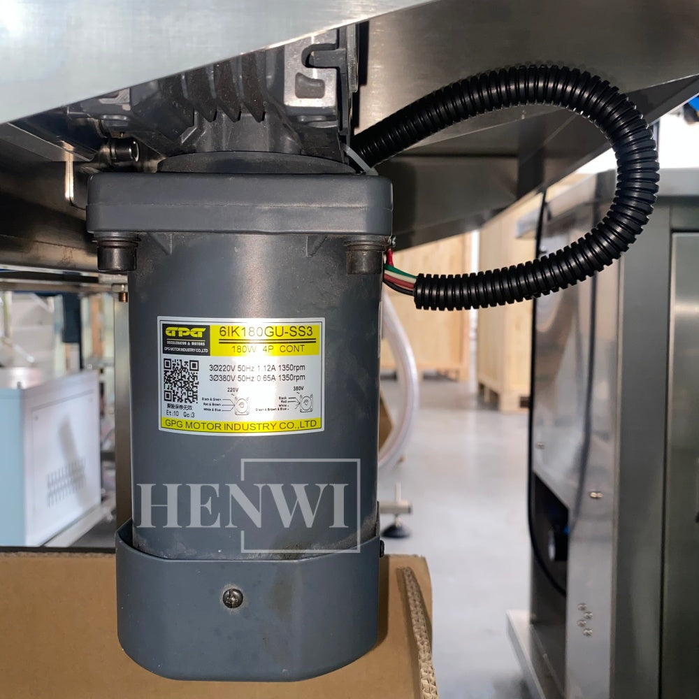 Henwi HWAM-3 Meters POM Belt Conveyor Collecting Table POM Chain Board Belt With SUS Operating Platform Conveying Equipment