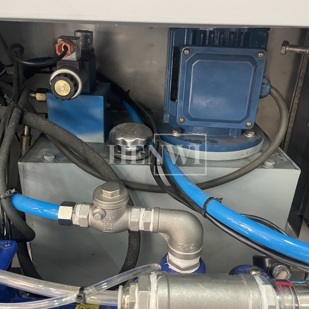 Tanque mezclador de calentamiento y homogeneización de emulsión al vacío con tapa de elevación hidráulica Henwi HWVM-FT-50L