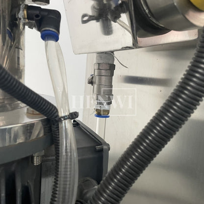 Tanque mezclador de calentamiento y homogeneización de emulsión al vacío con tapa de elevación hidráulica Henwi HWVM-FT-50L