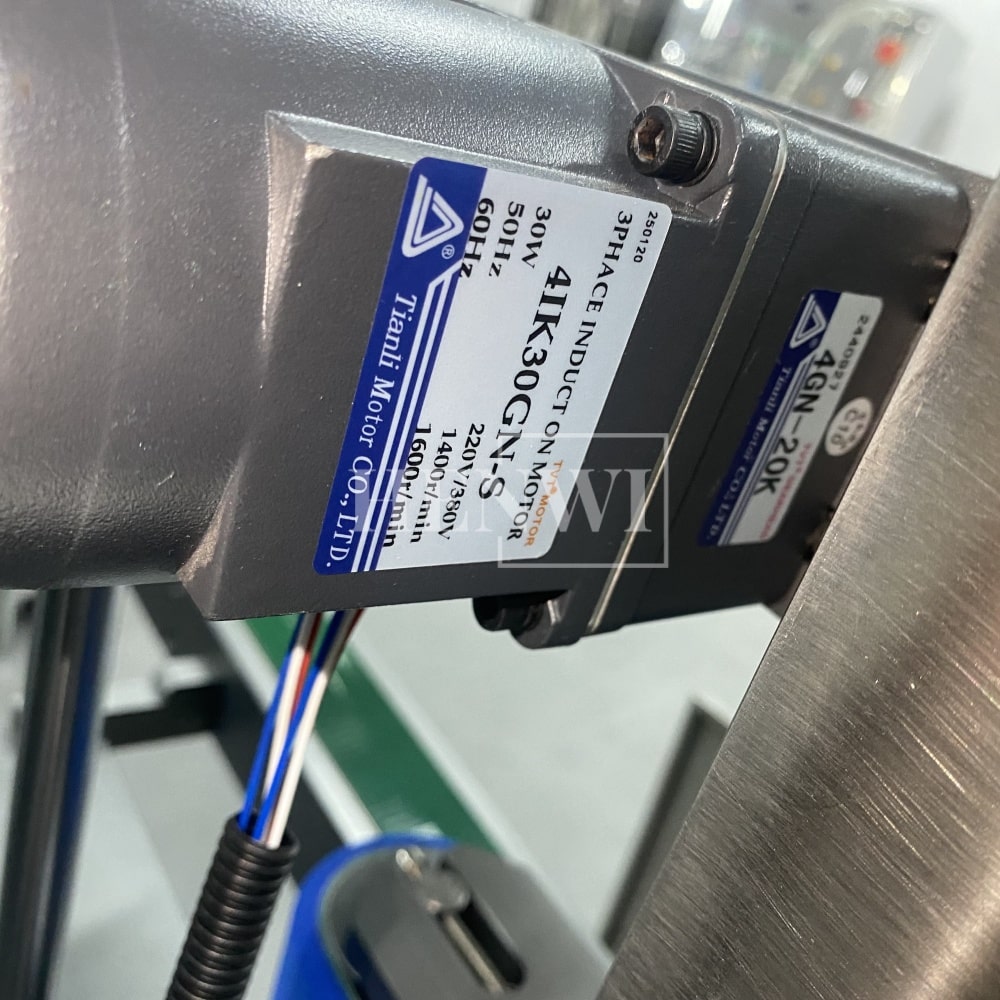 Henwi HWAM-Semi-Auto Linear Clamping Model Air Type Bottle Rinser Washer Ionized Air Glass Jar Bottle Cleaning Machine Dust Remover Bottle Cleaning Machine