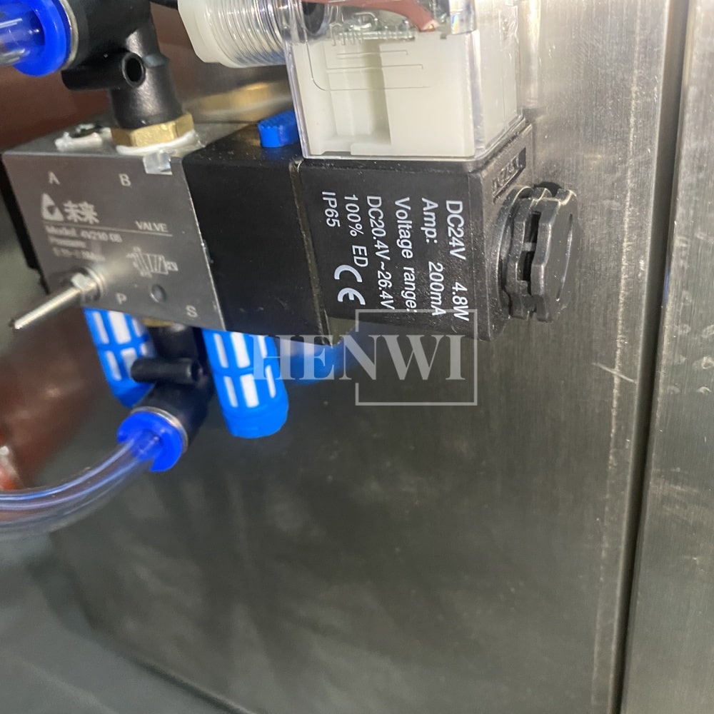 Henwi HWAM-Semi-Auto Linear Clamping Model Air Type Bottle Rinser Washer Ionized Air Glass Jar Bottle Cleaning Machine Dust Remover Bottle Cleaning Machine