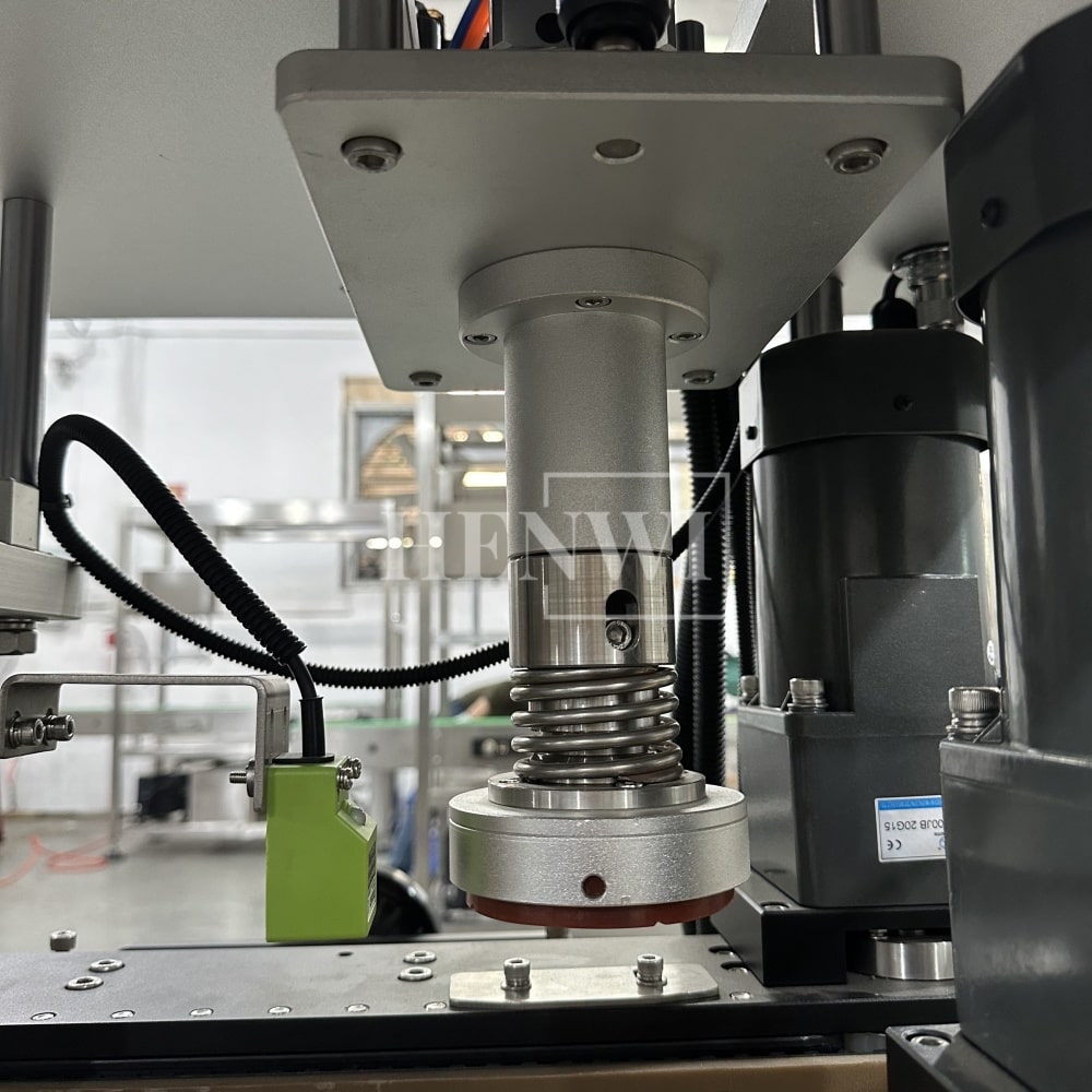 Henwi HWCM-GTC Glass Bottle Tinplate Cap Sealing Machine Bottle Screwing Capping Sealing Machine Cover Sealer