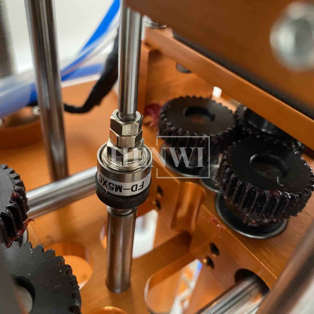 Henwi HWCM-S-W4 Semi-Auto Desktop 4 Wheels Capper Bottle Screwing Capping Sealing Machine Cover Manual Sealer Machine