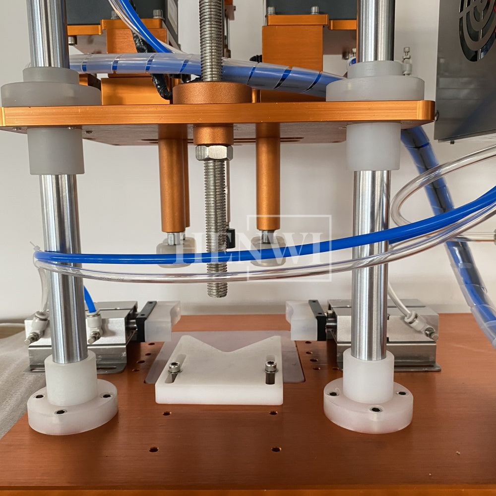 Henwi HWCM-S-W4 Semi-Auto Desktop 4 Wheels Capper Bottle Screwing Capping Sealing Machine Cover Manual Sealer Machine