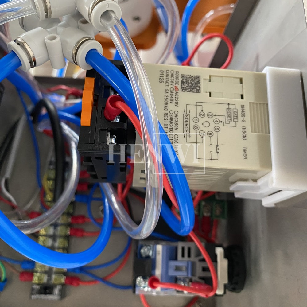 Henwi HWCM-S-W4 Semi-Auto Desktop 4 Wheels Capper Bottle Screwing Capping Sealing Machine Cover Manual Sealer Machine