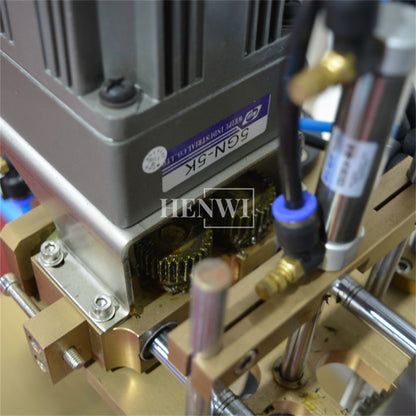 Henwi HWCM-S-W4 Semi-Auto Desktop 4 Wheels Capper Bottle Screwing Capping Sealing Machine Cover Manual Sealer Machine