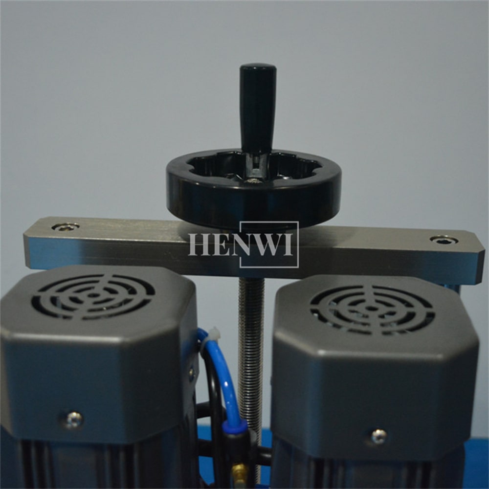 Henwi HWCM-S-W4 Semi-Auto Desktop 4 Wheels Capper Bottle Screwing Capping Sealing Machine Cover Manual Sealer Machine