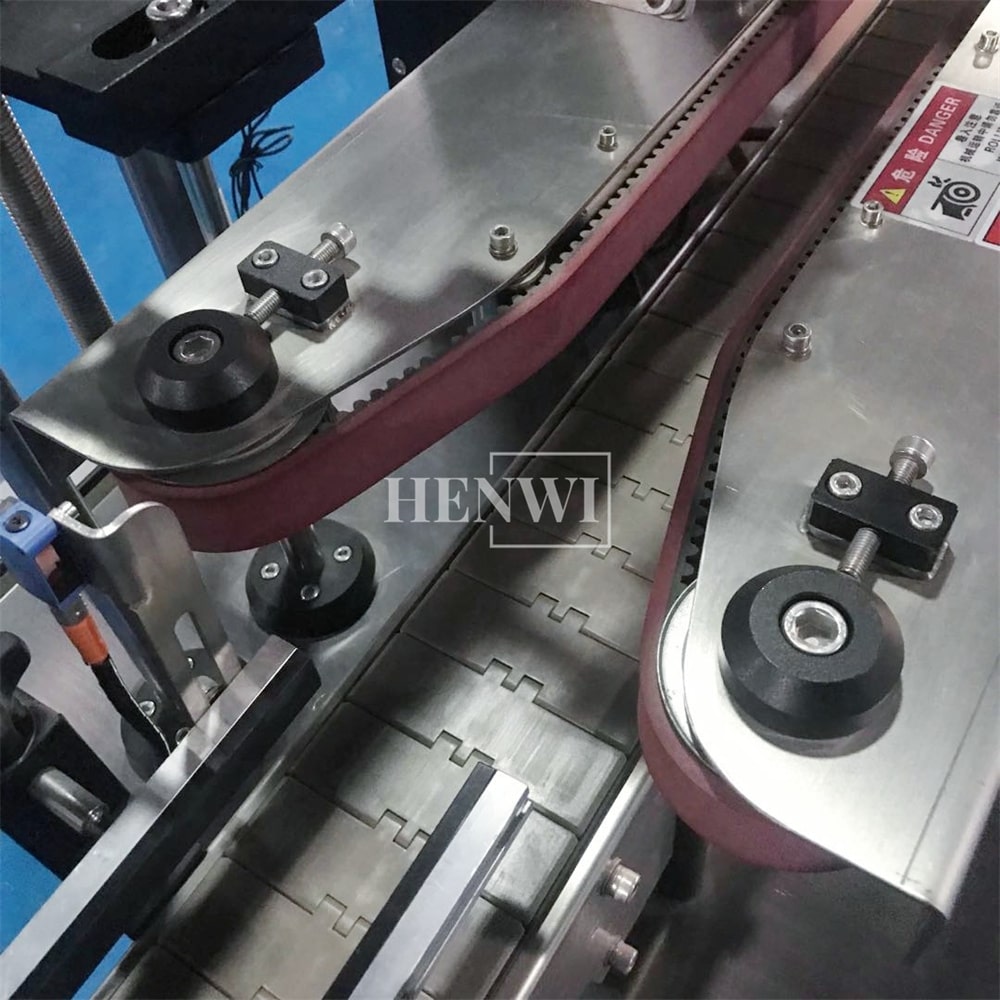 Henwi HWCM-W4 Automatic 4 Wheels Capper Bottle Screwing Capping Sealing Machine Cover Sealer