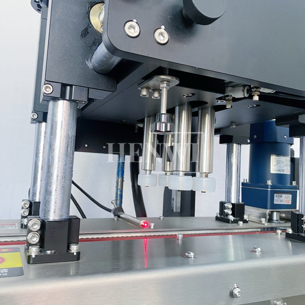 Henwi HWCM-W4 Automatic 1 Station 4 Wheels Capper Bottle Screwing Capping Sealing Machine Cover Sealer