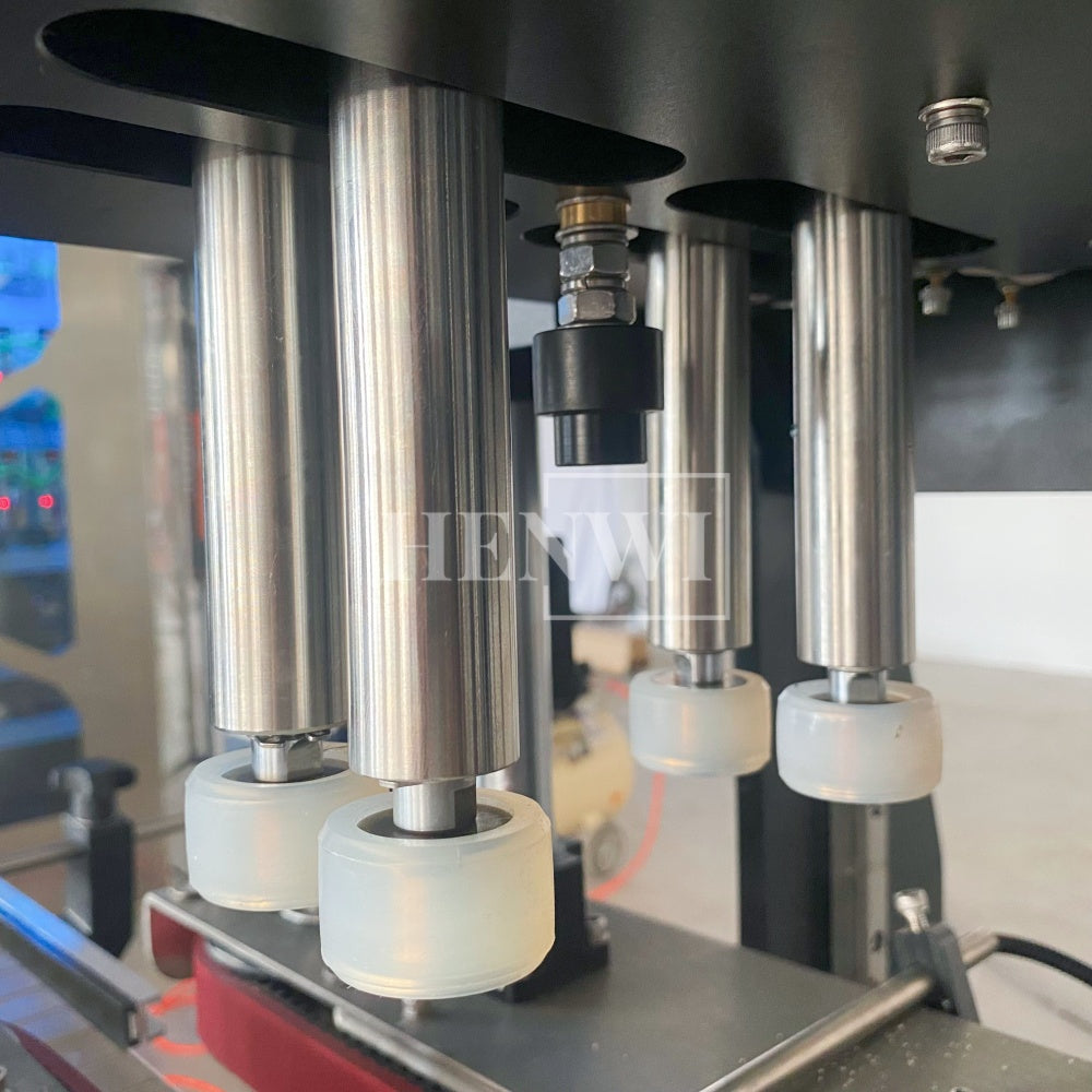 Henwi HWCM-W4x2 Automatic 2 Stations 4 Wheels Capper Bottle Screwing Capping Sealing Machine Cover Sealer