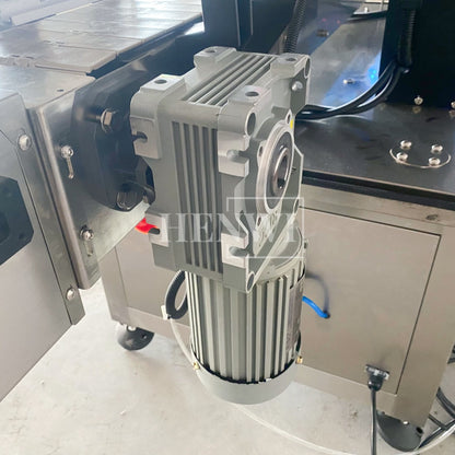 Henwi HWCM-W4x2 Automatic 2 Stations 4 Wheels Capper Bottle Screwing Capping Sealing Machine Cover Sealer