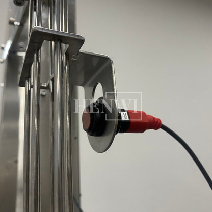 Henwi HWCM-W4x2 Automatic 2 Stations 4 Wheels Capper Bottle Screwing Capping Sealing Machine Cover Sealer with Automatic Cap Lifting Elevator Feeding Machine