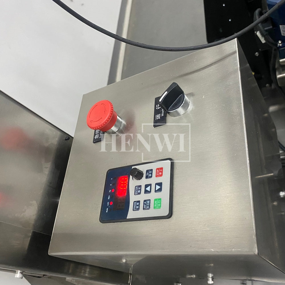 Henwi HWCM-W4x2 Automatic 2 Stations 4 Wheels Capper Bottle Screwing Capping Sealing Machine Cover Sealer with Automatic Cap Lifting Elevator Feeding Machine