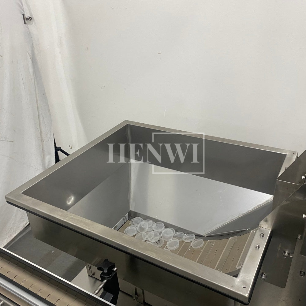 Henwi HWCM-W4x2 Automatic 2 Stations 4 Wheels Capper Bottle Screwing Capping Sealing Machine Cover Sealer with Automatic Cap Lifting Elevator Feeding Machine