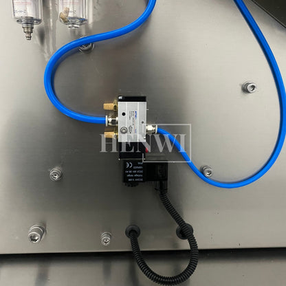 Henwi HWCM-W4x2 Automatic 2 Stations 4 Wheels Capper Bottle Screwing Capping Sealing Machine Cover Sealer with Automatic Cap Lifting Elevator Feeding Machine