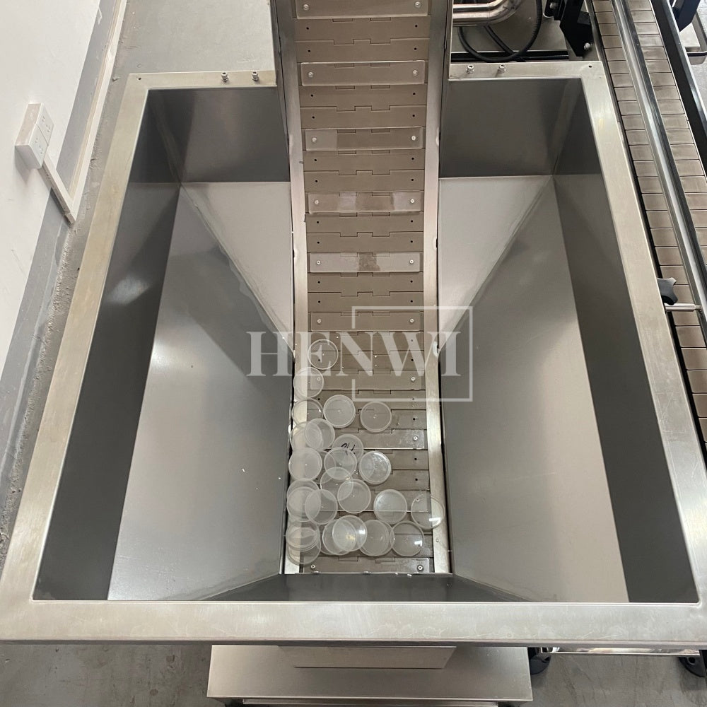 Henwi HWCM-W4x2 Automatic 2 Stations 4 Wheels Capper Bottle Screwing Capping Sealing Machine Cover Sealer with Automatic Cap Lifting Elevator Feeding Machine