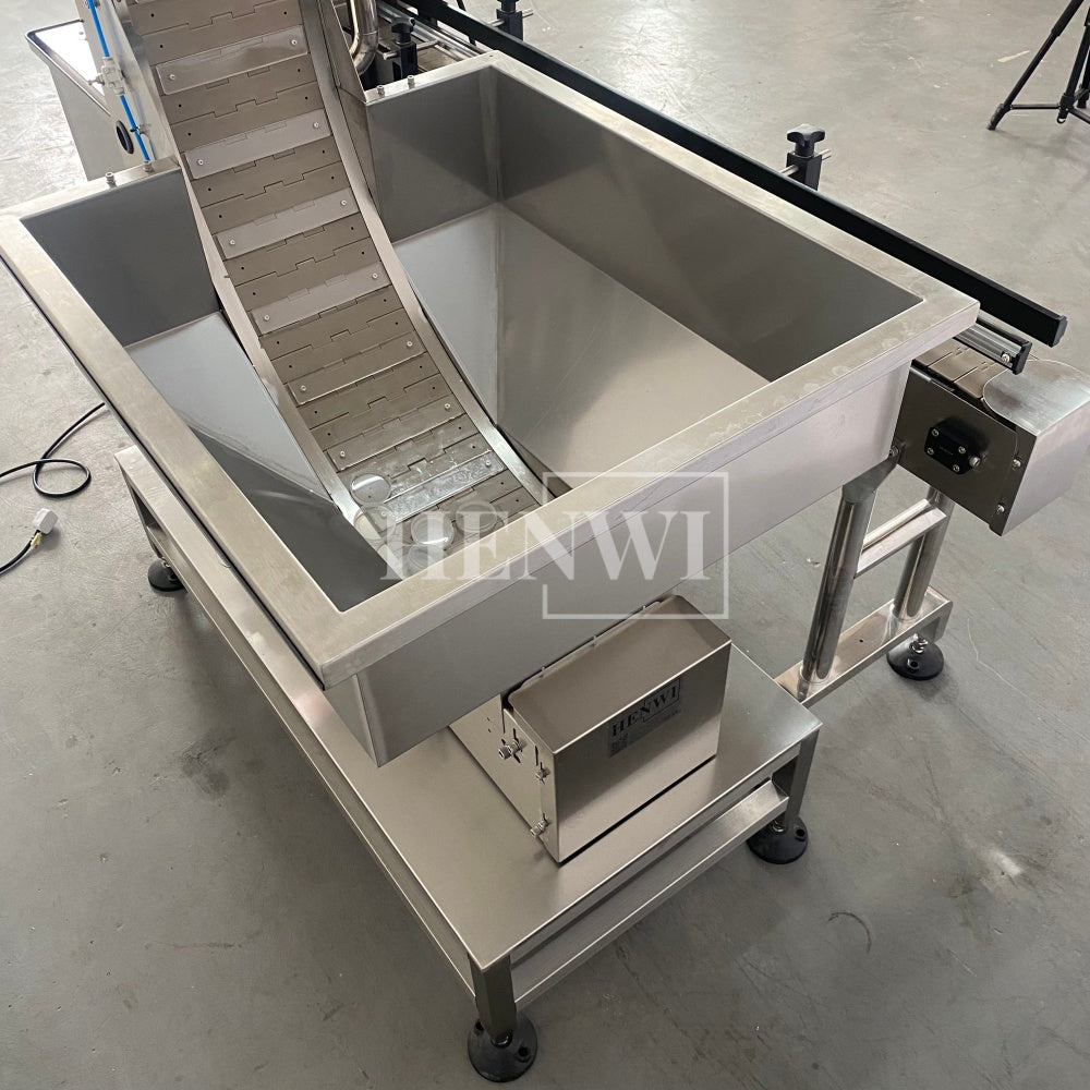 Henwi HWCM-W4x2 Automatic 2 Stations 4 Wheels Capper Bottle Screwing Capping Sealing Machine Cover Sealer with Automatic Cap Lifting Elevator Feeding Machine