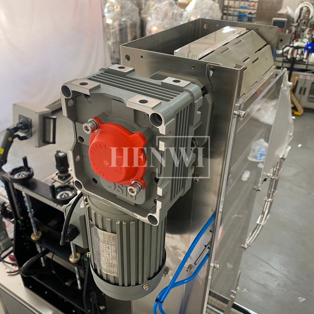 Henwi HWCM-W4x2 Automatic 2 Stations 4 Wheels Capper Bottle Screwing Capping Sealing Machine Cover Sealer with Automatic Cap Lifting Elevator Feeding Machine