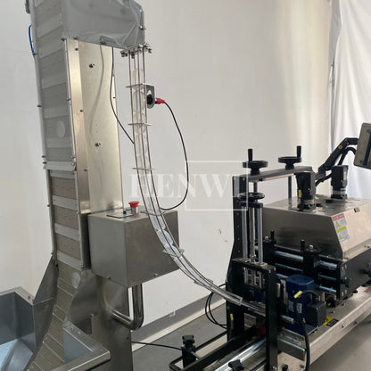 Henwi HWCM-W4x2 Automatic 2 Stations 4 Wheels Capper Bottle Screwing Capping Sealing Machine Cover Sealer with Automatic Cap Lifting Elevator Feeding Machine