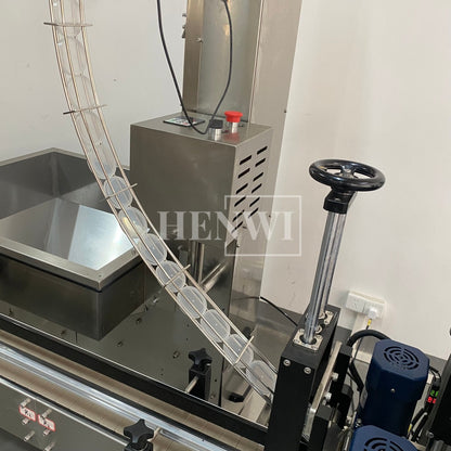 Henwi HWCM-W4x2 Automatic 2 Stations 4 Wheels Capper Bottle Screwing Capping Sealing Machine Cover Sealer with Automatic Cap Lifting Elevator Feeding Machine