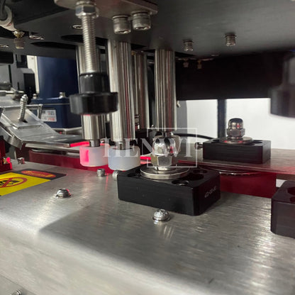 Henwi HWCM-W4x2 Automatic 2 Stations 4 Wheels Capper Bottle Screwing Capping Sealing Machine Cover Sealer with Automatic Cap Lifting Elevator Feeding Machine