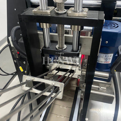 Henwi HWCM-W4x2 Automatic 2 Stations 4 Wheels Capper Bottle Screwing Capping Sealing Machine Cover Sealer with Automatic Cap Lifting Elevator Feeding Machine