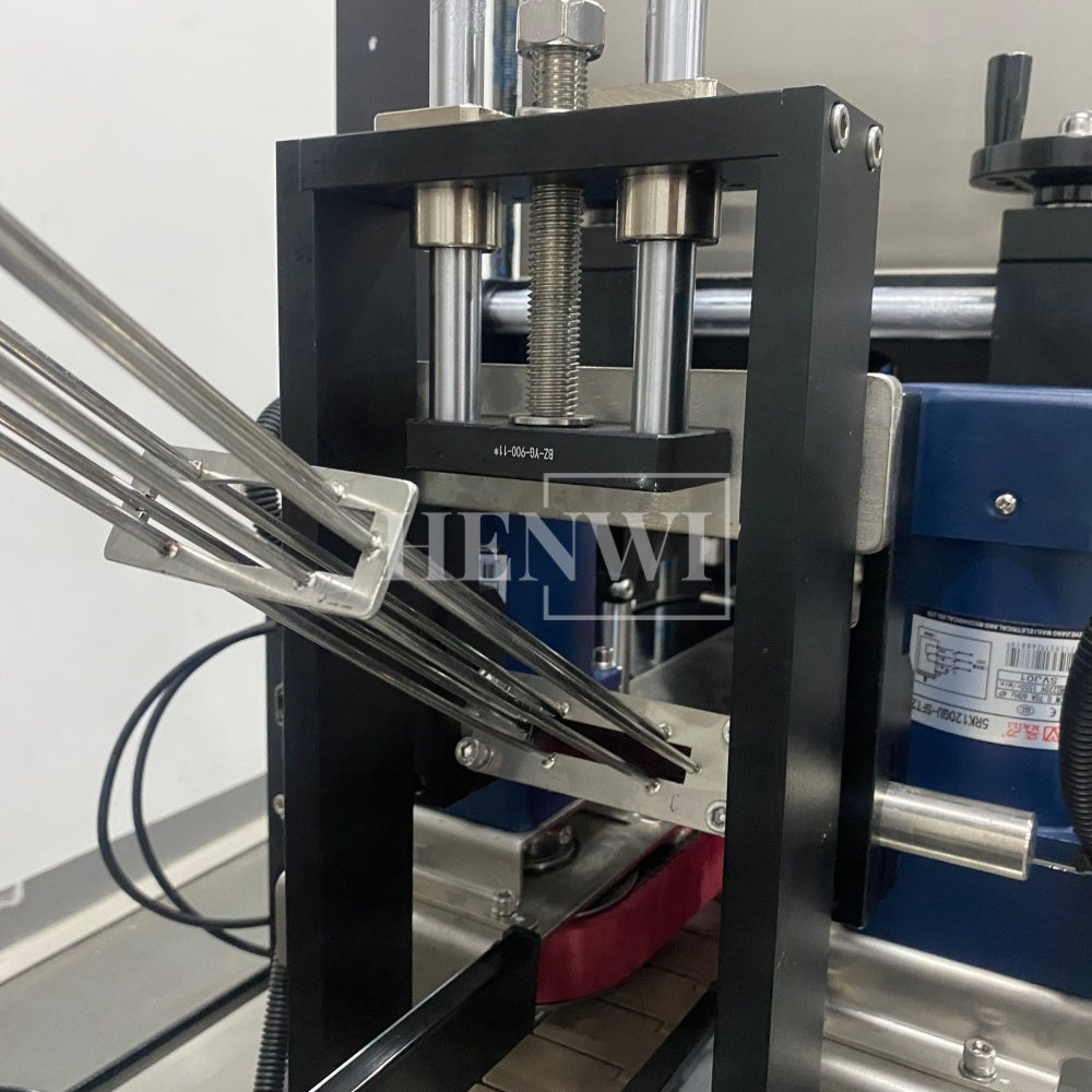 Henwi HWCM-W4x2 Automatic 2 Stations 4 Wheels Capper Bottle Screwing Capping Sealing Machine Cover Sealer with Automatic Cap Lifting Elevator Feeding Machine