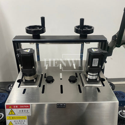 Henwi HWCM-W4x2 Automatic 2 Stations 4 Wheels Capper Bottle Screwing Capping Sealing Machine Cover Sealer with Automatic Cap Lifting Elevator Feeding Machine