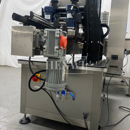 Henwi HWCM-W4x2 Automatic 2 Stations 4 Wheels Capper Bottle Screwing Capping Sealing Machine Cover Sealer with Automatic Cap Lifting Elevator Feeding Machine