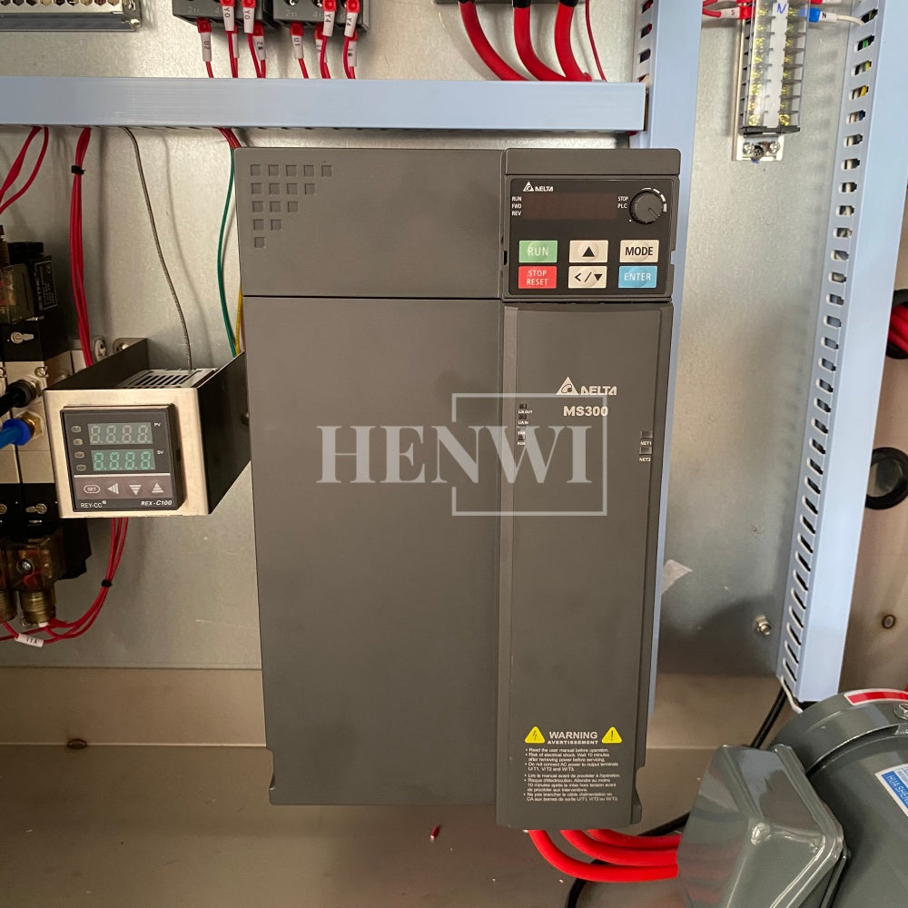 Henwi HWCZ-Powder Homogenizing Mixer Tank Ressuring Oil Spraying Powder Hitting Homogenizing Mixing Equipment Three Shaft Side-Beating Mixing Machine Tank