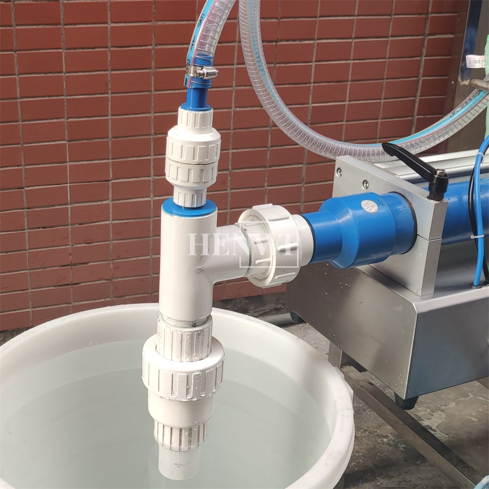 Henwi HWFF-1 Nozzles Horizontal Anti Corrosive Filler Pesticide Bleach Liquid Fertilizer Acid Liquid Alkaline Liquid Filling Machine