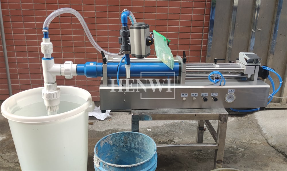 Henwi HWFF-1 Nozzles Horizontal Anti Corrosive Filler Pesticide Bleach Liquid Fertilizer Acid Liquid Alkaline Liquid Filling Machine