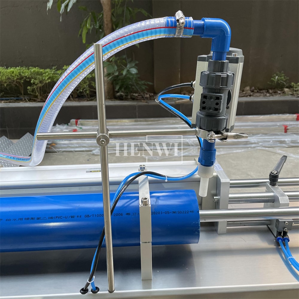 Henwi HWFF-1 Nozzles Horizontal Anti Corrosive Filler Pesticide Bleach Liquid Fertilizer Acid Liquid Alkaline Liquid Filling Machine