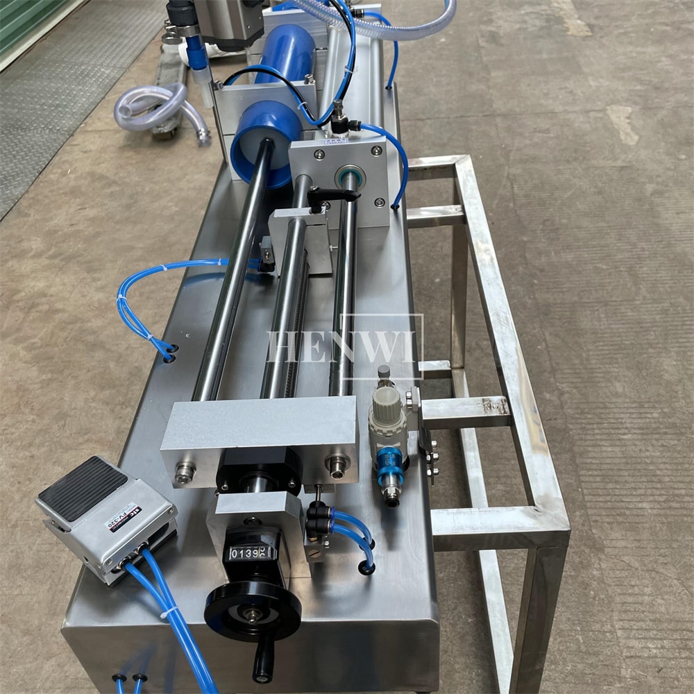 Henwi HWFF-1 Nozzles Horizontal Anti Corrosive Filler Pesticide Bleach Liquid Fertilizer Acid Liquid Alkaline Liquid Filling Machine