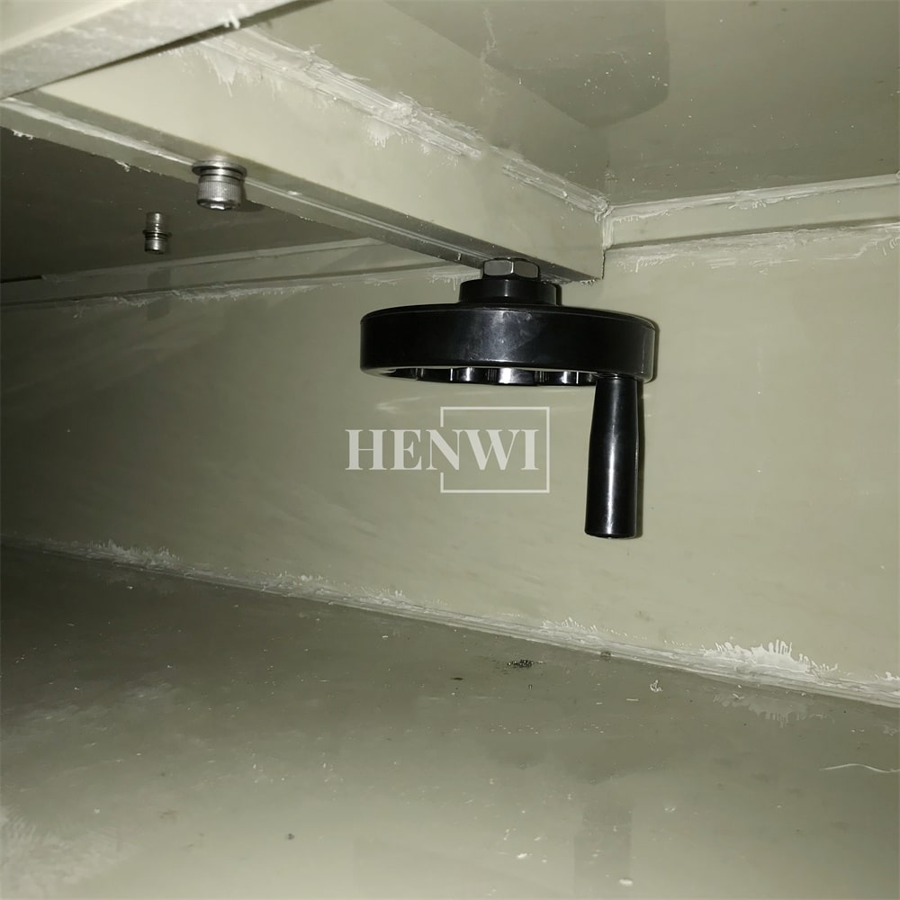 Henwi HWFF-4-32 Nozzles Anti Corrosive Automatic Filler Rust Disinfectant Remover Kitchen Toilet Cleaner Bleach Liquid Alkaline Filling Machine