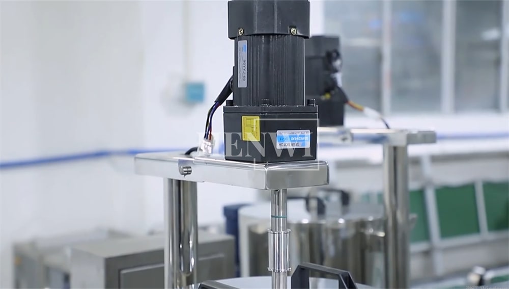 Henwi HWFM-F-CTF 1 Nozzle Full-Auto Constant Temperature Liquid Mixing Heating Bottling Filling Machine One Head Bottle Filler With Mixer Heater With Conveyor Belt