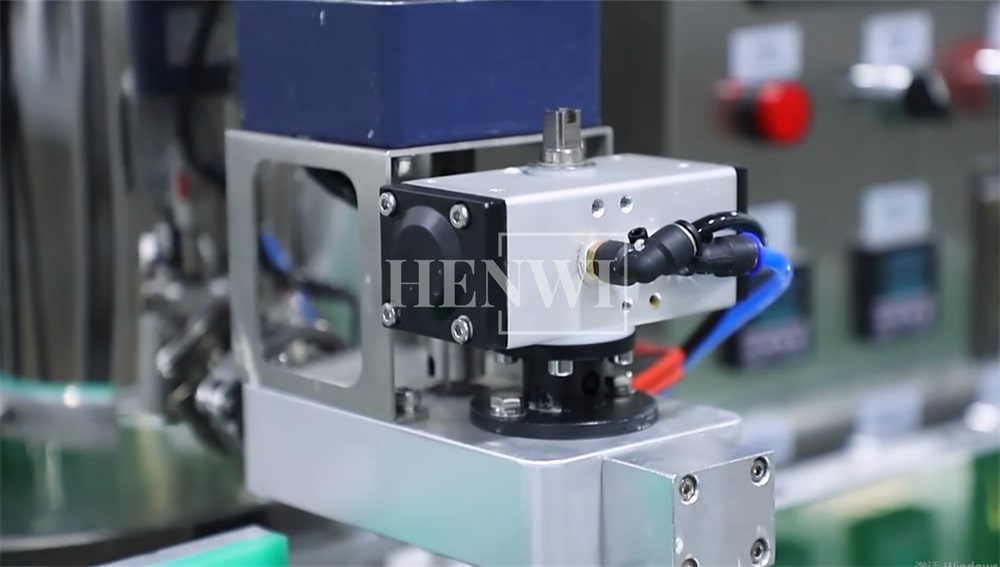 Henwi HWFM-F-CTF 1 Nozzle Full-Auto Constant Temperature Liquid Mixing Heating Bottling Filling Machine One Head Bottle Filler With Mixer Heater With Conveyor Belt