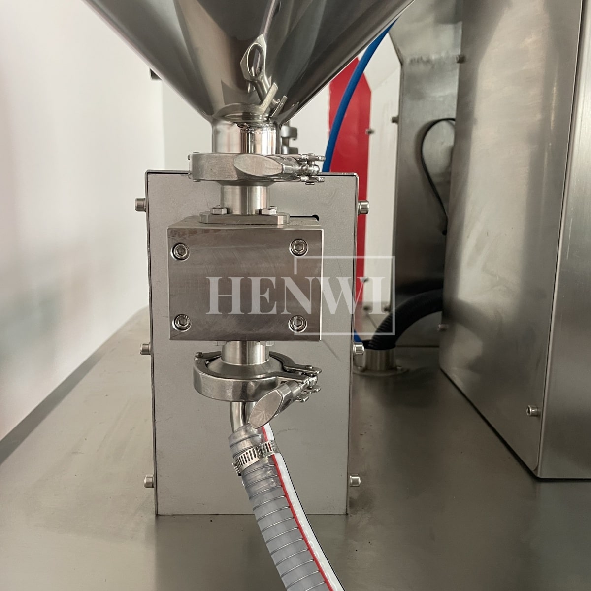 Henwi HWFM-G-1 One Nozzle Gear Pump Model Automatic Liquid Bottling Filling Packing Machine 1 Head Bottle Filler