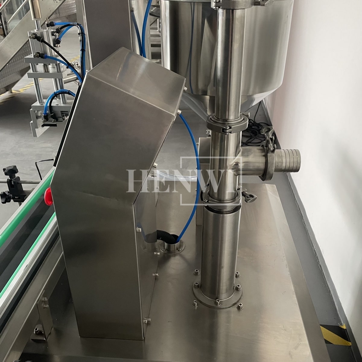 Henwi HWFM-G-1 One Nozzle Gear Pump Model Automatic Liquid Bottling Filling Packing Machine 1 Head Bottle Filler