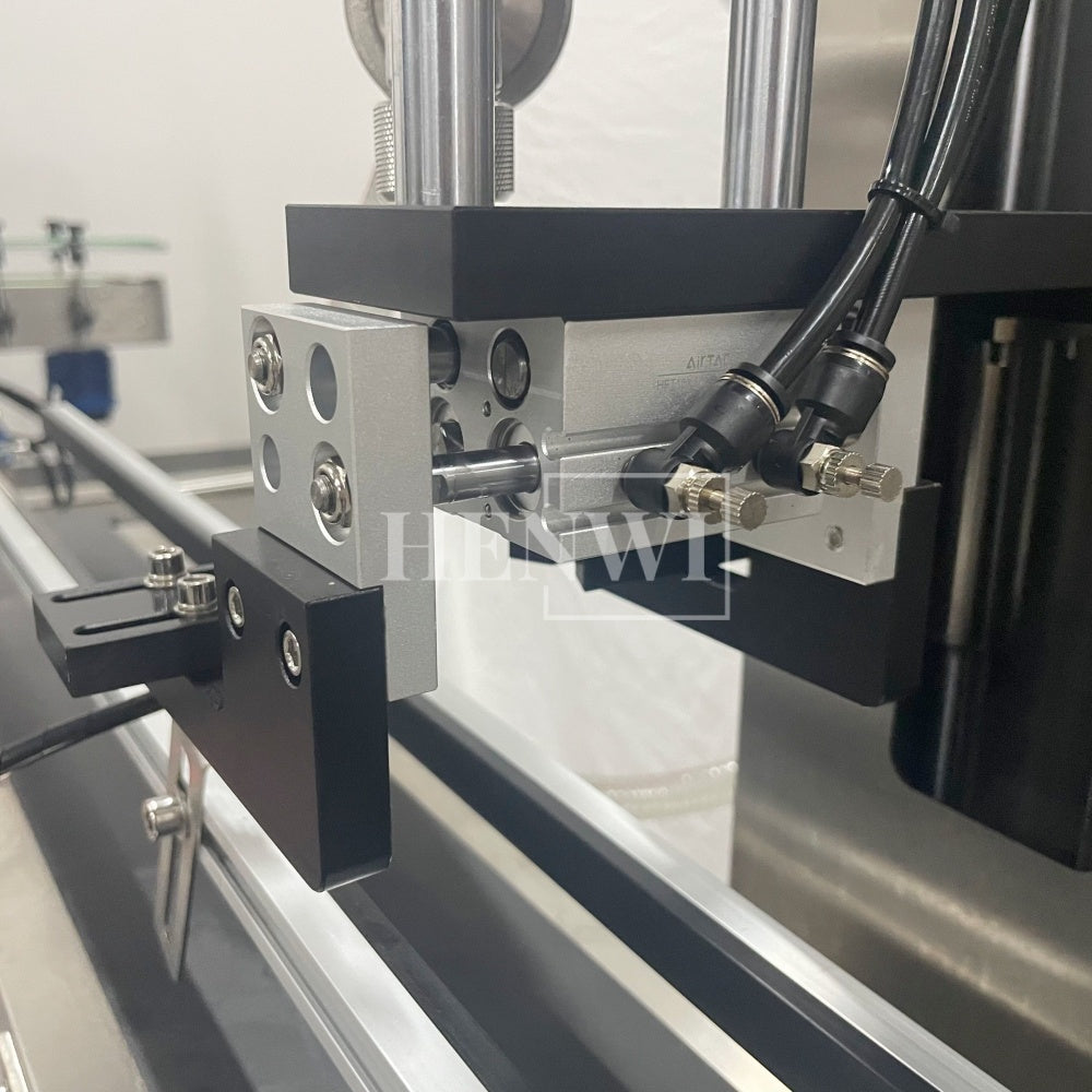 Henwi HWFCL-Automatic 1  Nozzle Gear Pump Liquid Filling Machine with 4 Wheels 1 Station Capping Machine with 2 Sides Square Bottle & Round Bottle Labeling Machine
