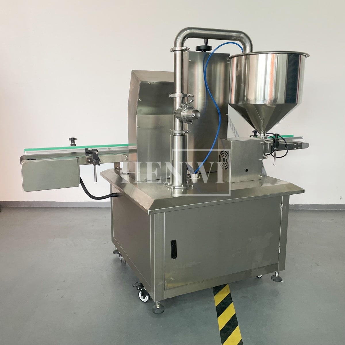 Henwi HWFM-G-1 One Nozzle Gear Pump Model Automatic Liquid Bottling Filling Packing Machine 1 Head Bottle Filler