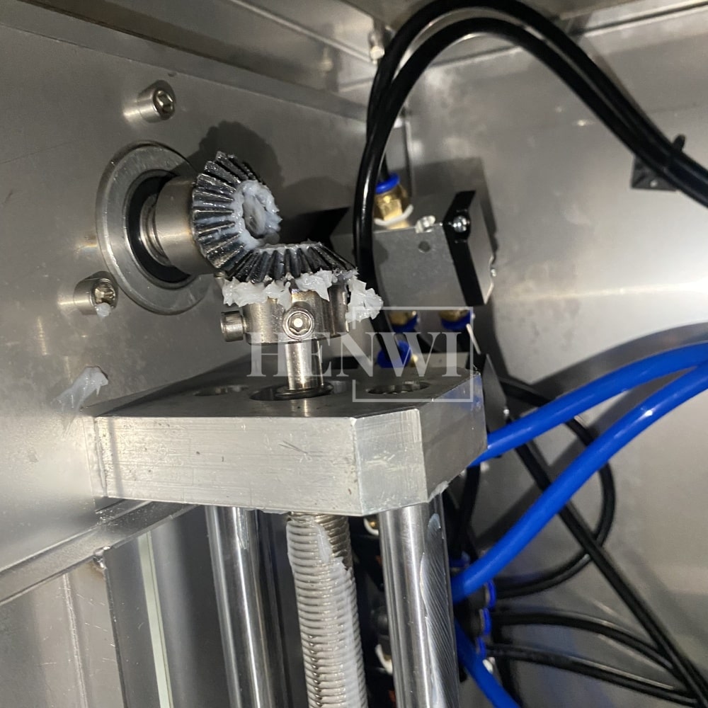 Henwi HWFM-S-CTF 1 Nozzle Semi-Auto Constant Temperature Liquid Mixing Heating Bottling Filling Machine One Head Bottle Filler With Mixer Heater