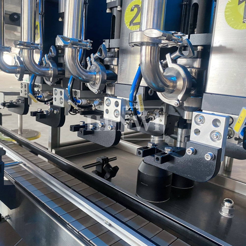 Henwi HWFM-T-4 Four Nozzles Tracking Model Automatic Liquid Bottling Filling Packing Machine 4 Heads Bottle Moving Filler